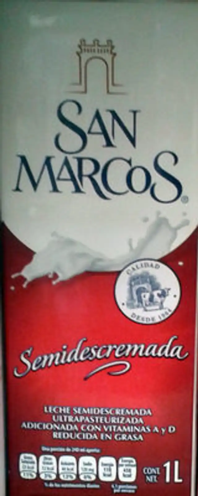 Leche Semidescremada San Marcos front packaging