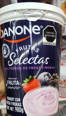 Yogurt con fresa y moras