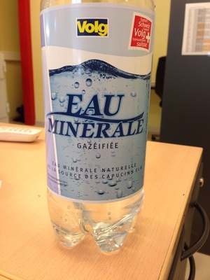 Eau minérale gazéifiée