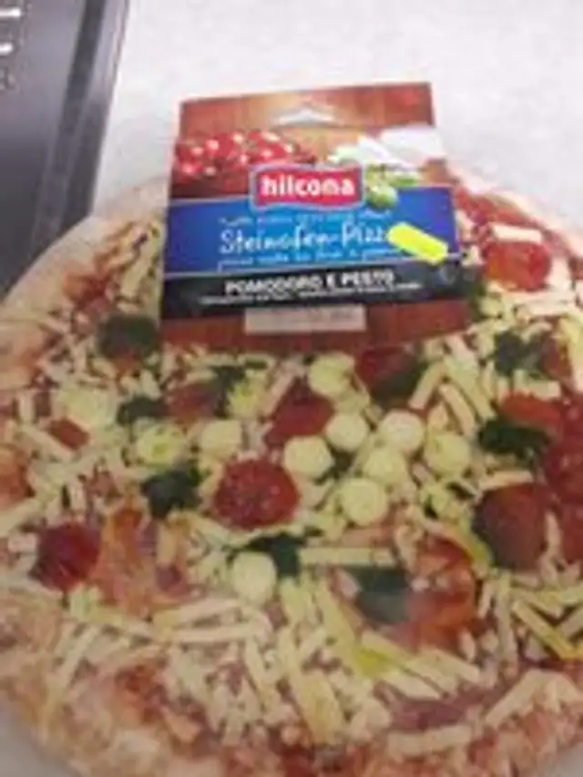 Pizza pomodoro e pesto