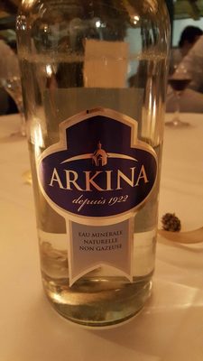 Eau mineral front packaging