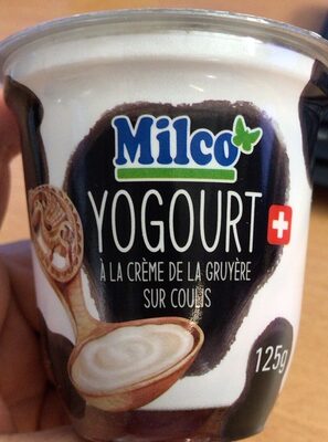 Yogourt à la crène de gruyère sur coulis de fruits