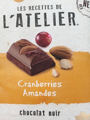 Chocolat noir extrafin avec des amandes entières et cranberries