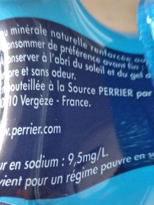 Eau minérale naturelle ingredients label