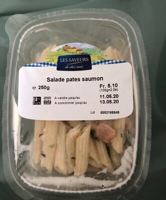 Flavors & local pasta salad with cream and salmon