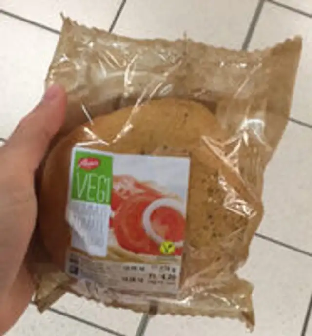 Hummus Tomato Sandwich