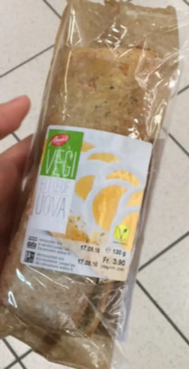 Special bread with egg and tartar sauce front packaging