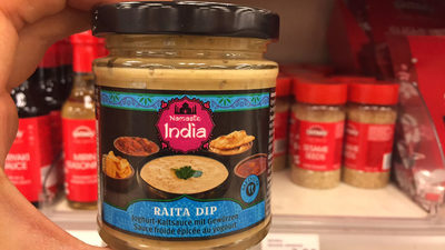 Raita dip sauce froide épicée au yogourt