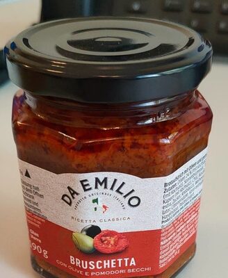 Tomaten Bruschetta con olive e pomidori secchi