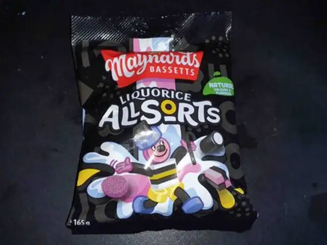 165 g Maynards BASSETTS LIQUORICE. NATURAL ALSORTS front packaging