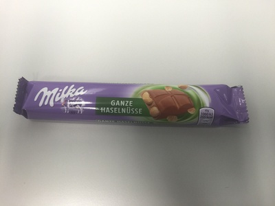 Milka Ganze Haselnüsse front packaging