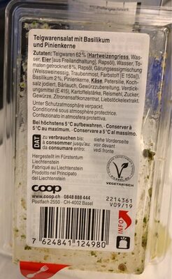 Teigwarensalat mit Basilikum und Pinienkerne