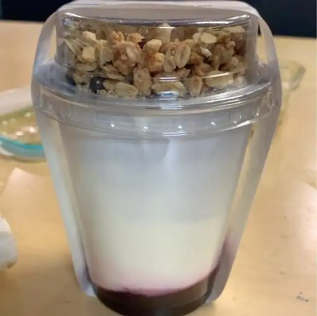 Yogurte avec fruits