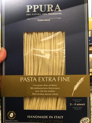 Pâte De Semoule De Blé Dur à La Truffe Noire D'été