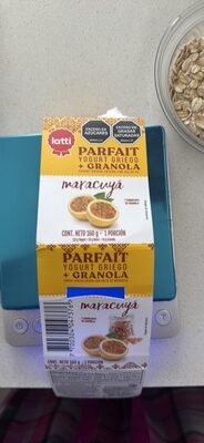 PARFAIT YOGURT GRIEGO + GRANOLA maracuyá