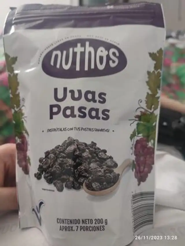 uvas pasas front packaging