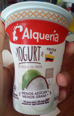 Yogurt Con Trozos de Fruta Limonada de Coco front packaging
