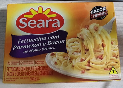 Fettuccine com Parmesão e Bacon ao Molho Branco