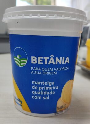 Manteiga de primeira qualidade com sal front packaging