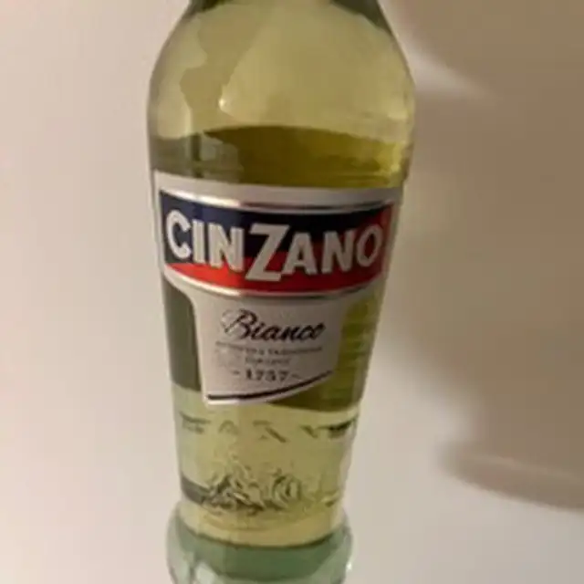 Cinazano Bianco front packaging