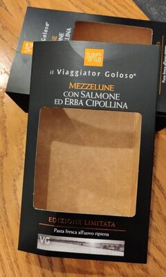 Mezzelune con salmone ed erba cipollina