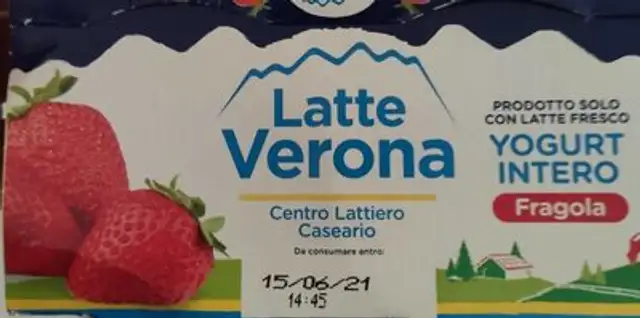 Yogurt intero fragola front packaging