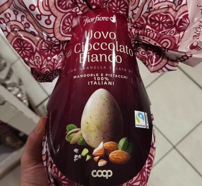 Uovo di cioccolato bianco