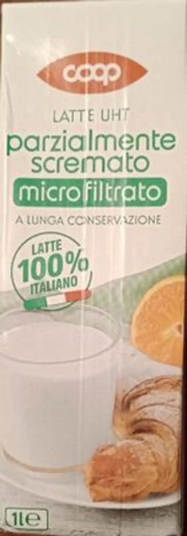 Latte UHT parzialmente scremato front packaging