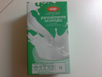 Latte UHT parzialmente scremato