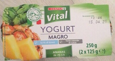 Yogurt magro vital con ananas in pezzi front packaging