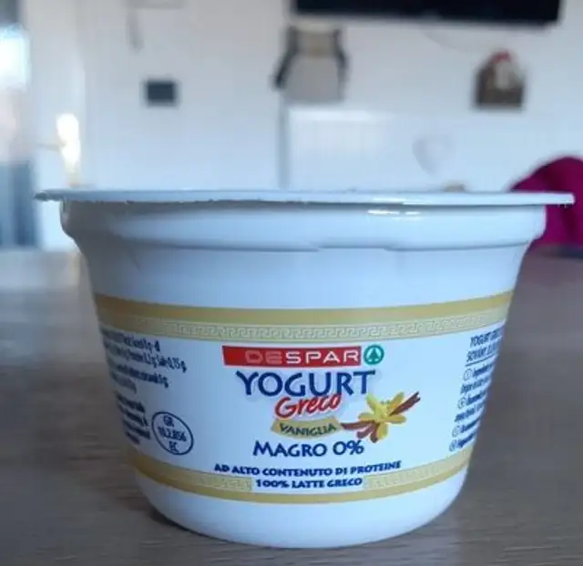 Yogur greco magro front packaging
