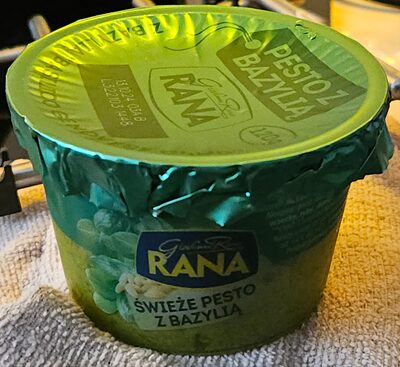 Fresh pesto with basil