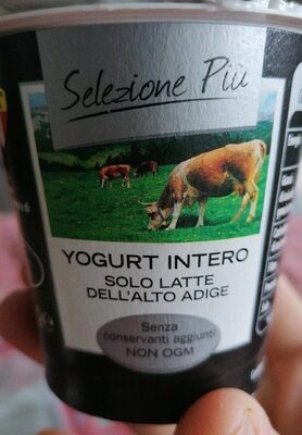 Yogurt intero fior di latte front packaging