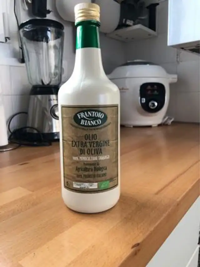 Olio extra vergine di oliva front packaging