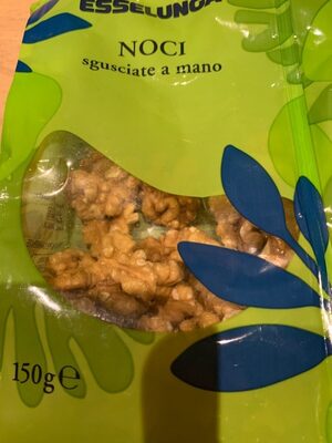 Noci sgusciate a mano