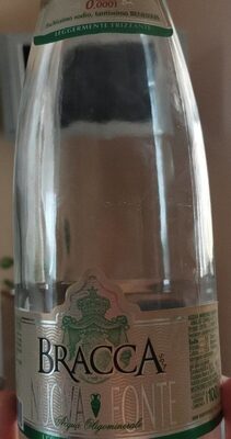 Acqua bracca leggermente frizzante