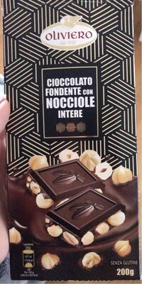 cioccolato fondente con nocciole intere