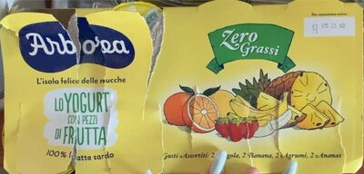 Lo yogurt con pezzi di frutta front packaging