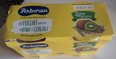 Yogurt con pezzi di kiwi e cereali