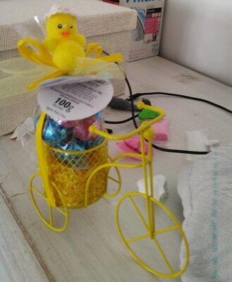 Ovetti di cioccolato al latte ripieni di crema alle nocciole