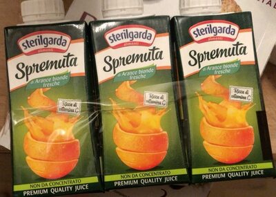 Spremuta di arance bionde fresche