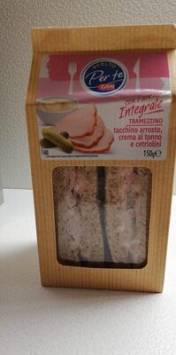 Tramezzino integrale con tacchino crema al tonno e cetriolini