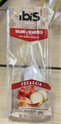 Focaccia Salame e Scamorza con salsa piccante