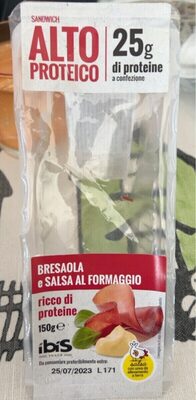 Sandwich bresaola e salsa al formaggio