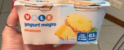 Yogurt magro front packaging
