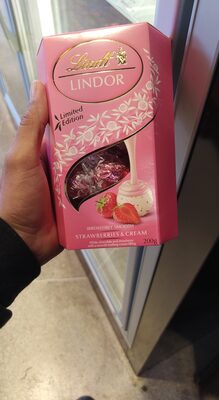 White Chocolate And Strawberry Balls