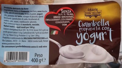 Ciambella preparata con lo yogurt