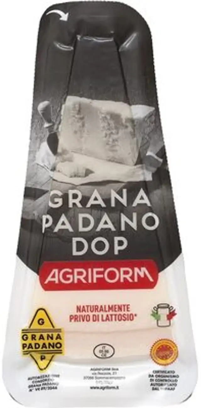 Queso italiano de vaca DOP Grana Padano front packaging