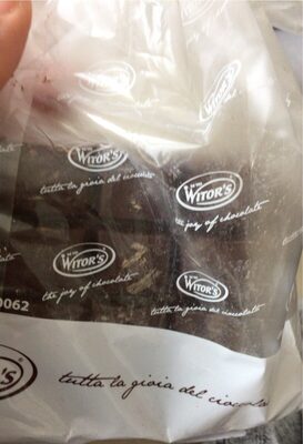 Tavoletta di cioccolato fondente con nocciole intere