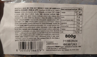 Biscotto al cacao con crema alle nocciole (Biscocrema Pan di Stelle difettati)